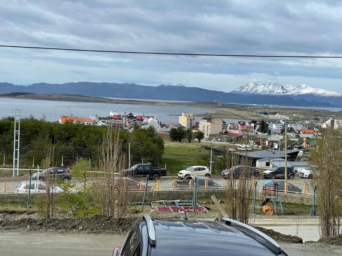 Mirando al canal Ushuaia Exterior foto