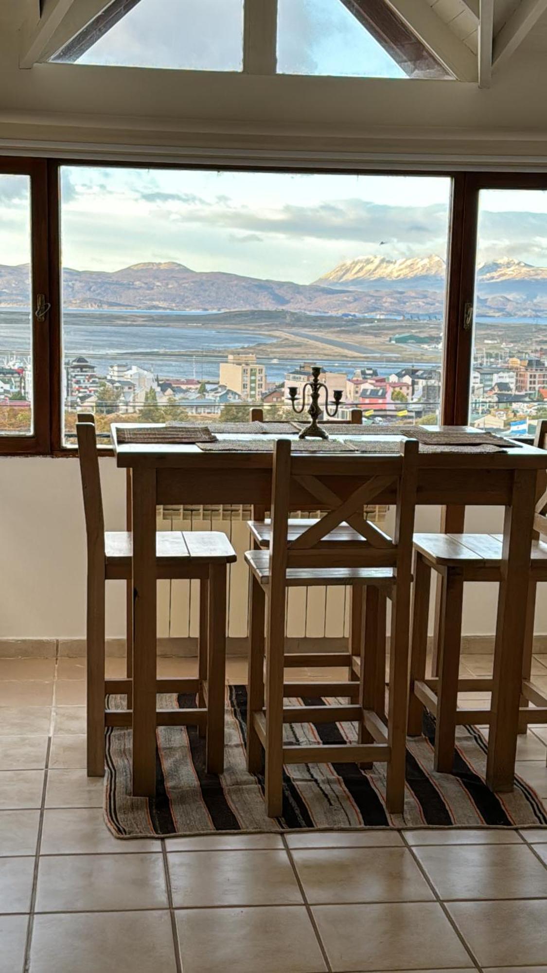 Mirando al canal Ushuaia Exterior foto